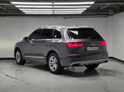 Audi Q7 2019, 127980 км, за 14301.5 USD