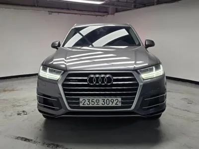 Audi Q7 2019, 127980 км, за 14301.5 USD