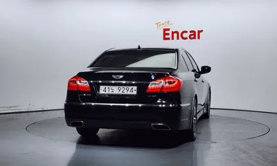 Hyundai Genesis 2012, 227885 км, за 2364.69 USD