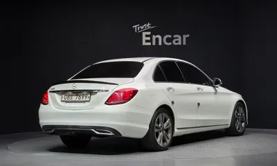 Mercedes-Benz C-Class 2018, 111074 км, за 9441.94 USD