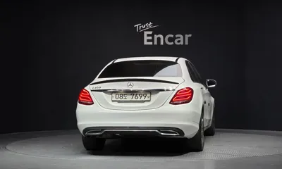 Mercedes-Benz C-Class 2018, 111074 км, за 9441.94 USD