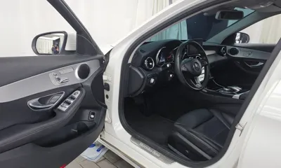Mercedes-Benz C-Class 2018, 111074 км, за 9441.94 USD - фото 10
