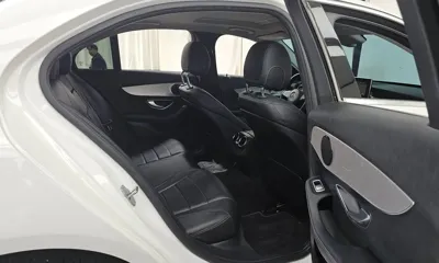 Mercedes-Benz C-Class 2018, 111074 км, за 9441.94 USD - фото 12