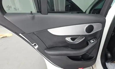 Mercedes-Benz C-Class 2018, 111074 км, за 9441.94 USD - фото 25