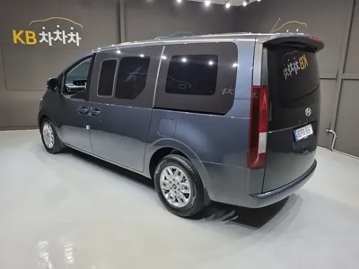 Hyundai Staria 2025, 19940 км, за 18558.3 USD