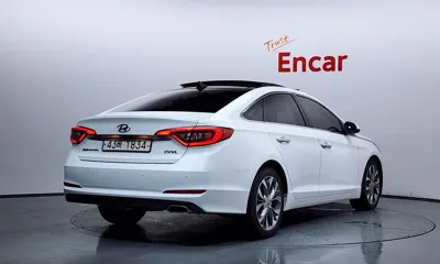 Hyundai Sonata 2015, 109942 км, за 5464.49 USD