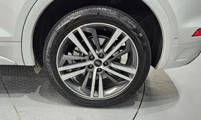 Audi Q5 2021, 46651 км, за 25547.67 USD