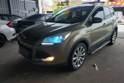 Ford Kuga · 2015 год