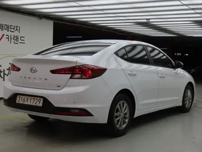 Hyundai Avante 2019, 109622 км, за 6078.62 USD
