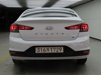 Hyundai Avante 2019, 109622 км, за 6078.62 USD