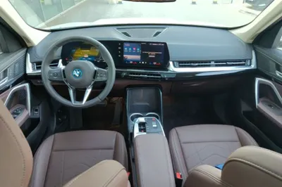 BMW iX1 2025, 7800 км, за 24665 USD - фото 12