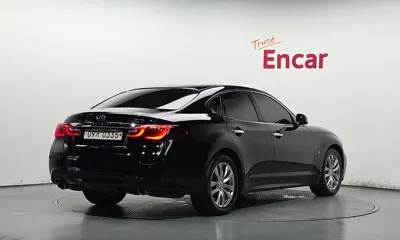 Infiniti Q70 2016, 62977 км, за 7811.47 USD