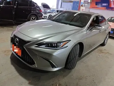 Lexus ES · 2020 год