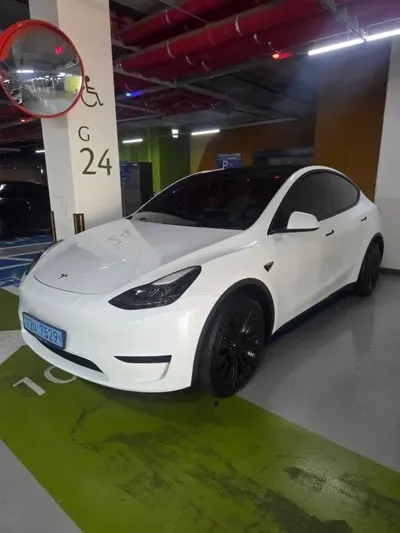 Tesla Model Y 2023, 60500 км, за 24377.55 USD