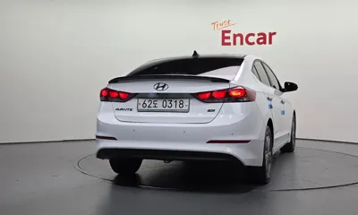 Hyundai Avante 2017, 124188 км, за 5382.7 USD