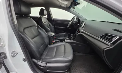 Hyundai Avante 2017, 124188 км, за 5339.58 USD - фото 10