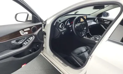 Mercedes-Benz C-Class 2018, 88937 км, за 12997.24 USD - фото 10