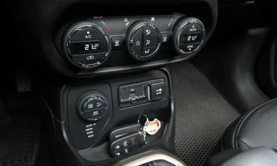 Jeep Renegade 2015, 84294 км, за 5594.59 USD - фото 17