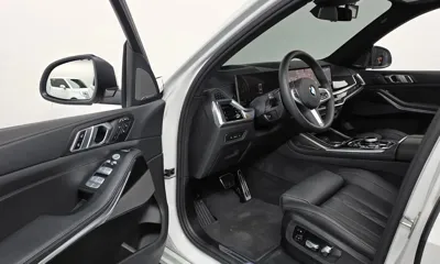 BMW X7 2025, 10538 км, за 86605.42 USD - фото 10