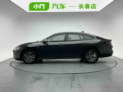 Volkswagen Lamando 2022, 38300 км, за 15592.89 USD