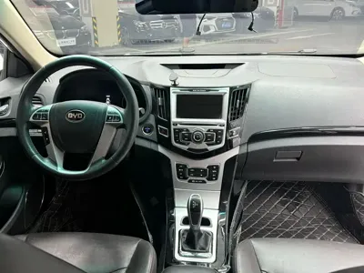 BYD e5 2016, 72000 км, за 3536.22 USD