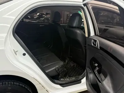 BYD e5 2016, 72000 км, за 3536.22 USD