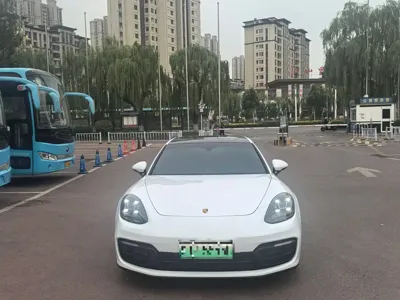 Porsche Panamera Hybrid 2022, 40000 км, за 73865.55 USD