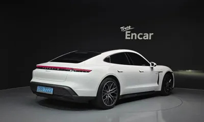 Porsche Taycan 2023, 17225 км, за 72899.06 USD