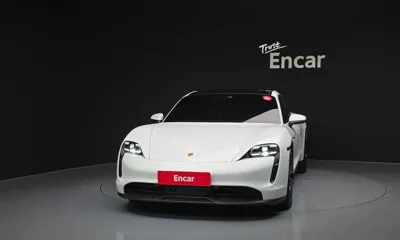 Porsche Taycan 2023, 17225 км, за 72899.06 USD