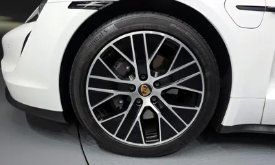 Porsche Taycan 2023, 17225 км, за 72899.06 USD