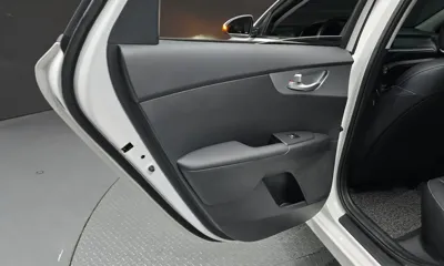 Kia K3 2022, 22786 км, за 16738.87 USD - фото 25