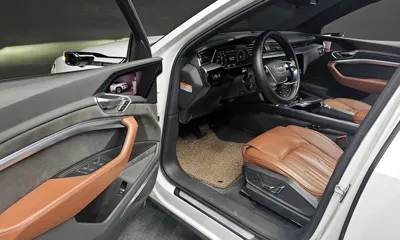 Audi e-tron 2020, 124232 км, за 26759.16 USD - фото 11