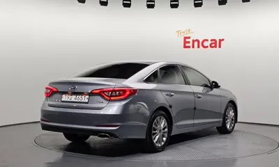Hyundai Sonata 2015, 106244 км, за 3872.92 USD