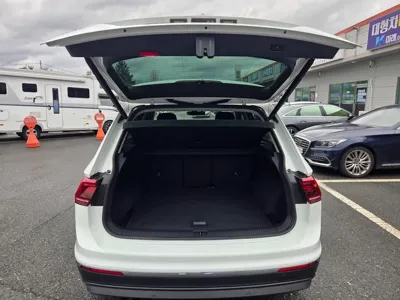 Volkswagen Tiguan 2020, 29600 км, за 13609.42 USD - фото 20