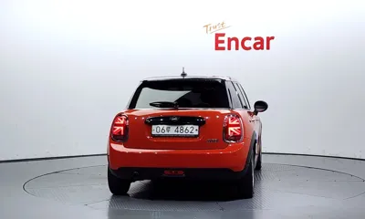 MINI Cooper 2019, 95919 км, за 7159.74 USD