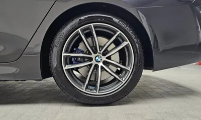 BMW 5-Series 2023, 10287 км, за 32690.04 USD - фото 21
