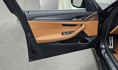 BMW 5-Series 2023, 10287 км, за 32690.04 USD - фото 24