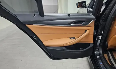 BMW 5-Series 2023, 10287 км, за 32690.04 USD - фото 25