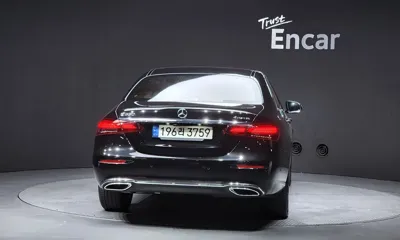 Mercedes-Benz E-Class 2021, 40077 км, за 25222.64 USD