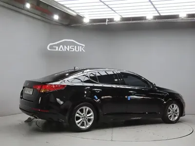 Kia K5 2011, 81885 км, за 3105.38 USD