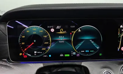 Mercedes-Benz E-Class 2023, 96693 км, за 22443.42 USD - фото 8