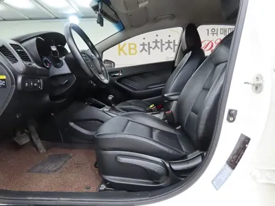 Kia K3 2015, 136301 км, за 3445.36 USD
