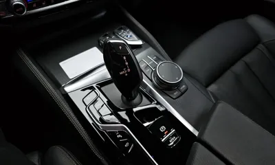 BMW 5-Series 2023, 23762 км, за 27544.43 USD - фото 9