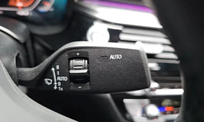 BMW 5-Series 2023, 23762 км, за 27544.43 USD - фото 32