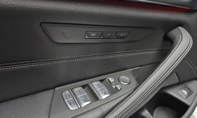 BMW 5-Series 2023, 23762 км, за 27544.43 USD - фото 33