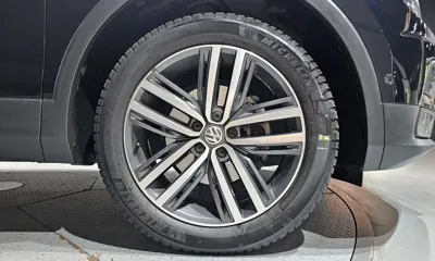 Volkswagen Tiguan 2020, 138098 км, за 13856.37 USD - фото 21