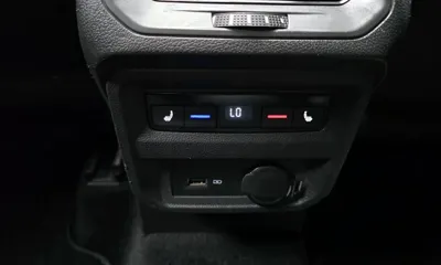 Volkswagen Tiguan 2020, 138098 км, за 13856.37 USD - фото 27