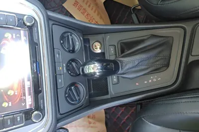 Volkswagen Lavida 2015, 97100 км, за 5998 USD - фото 16