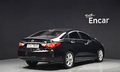 Hyundai Sonata 2011, 182157 км, за 2100.56 USD
