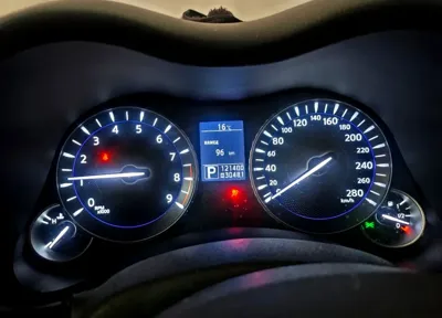 Infiniti M 2011, 121000 км, за 2995.38 USD
